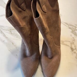 AEROSOLES Brown Suede Pointed-Toe Ankle Boots